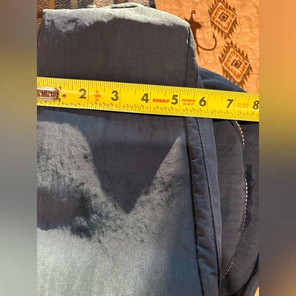 "Kaierwoke" backpack with silver zippers and a circular logo on the front - Picture 12 of 12